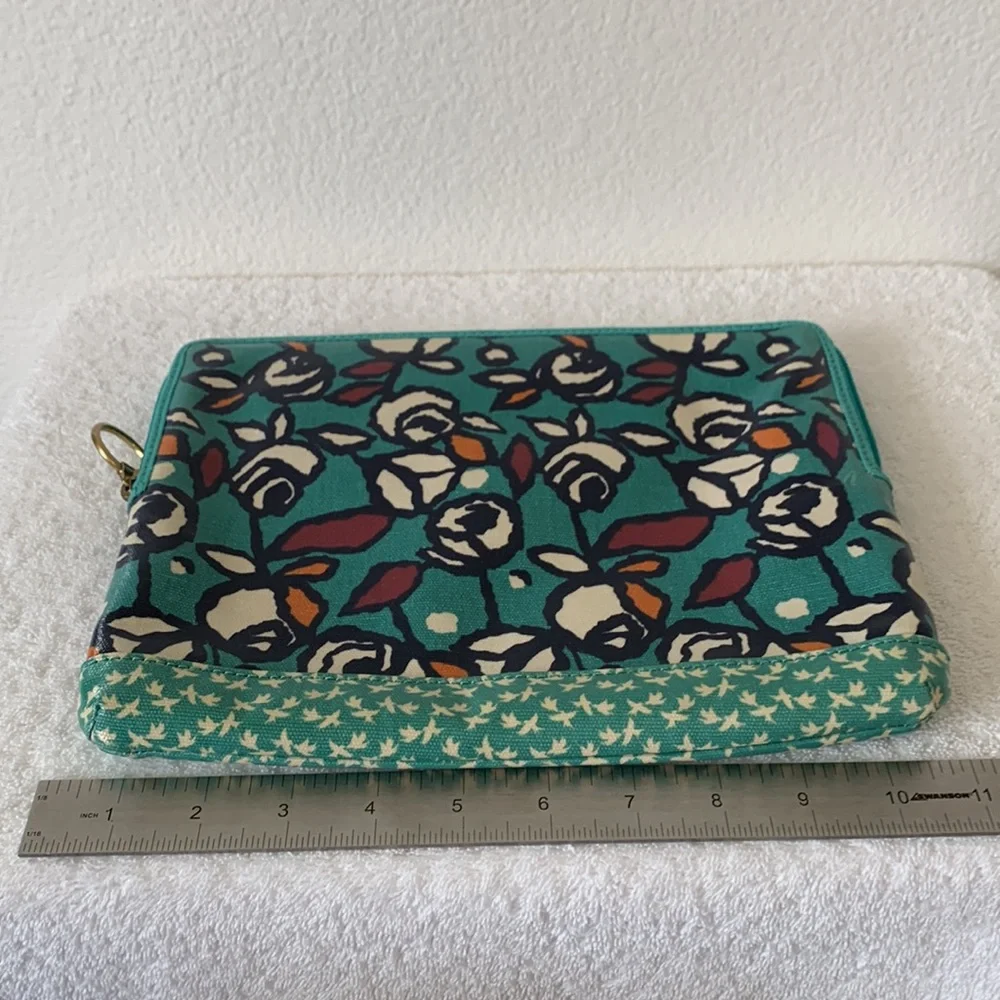 Fossil iPad cover.